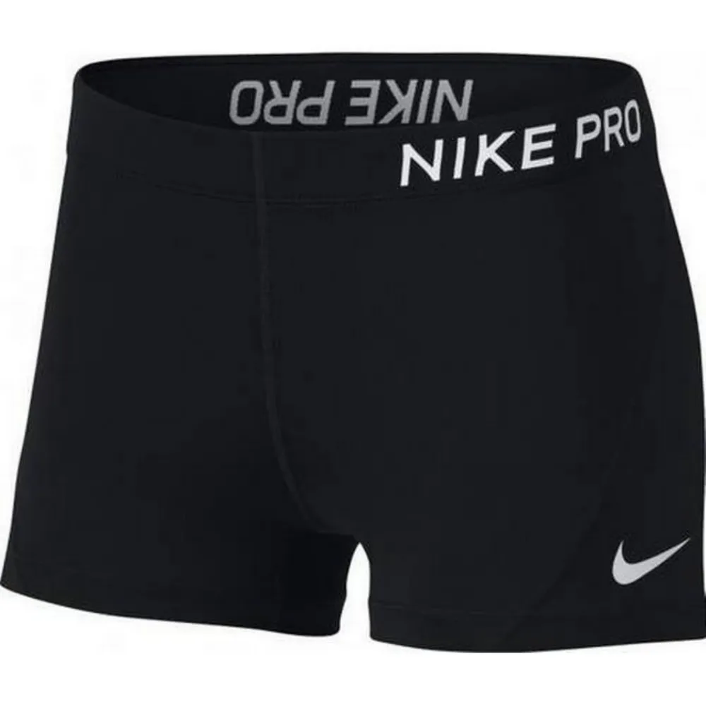 Svarta Nike Pro shorts / cykelbyxor.Använda en gång och tvättade en gång. Lite tighta i storleken så detta skulle passa en med S eller  en liten M. . Shorts.