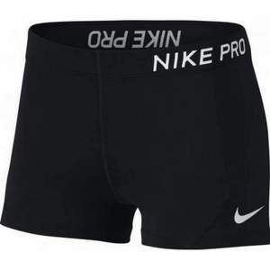 Svarta Nike Pro shorts / cykelbyxor.Använda en gång och tvättade en gång. Lite tighta i storleken så detta skulle passa en med S eller  en liten M. 