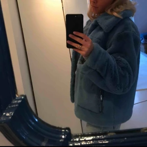  - Blå päls jacka från Hm