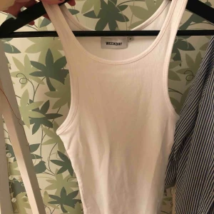  - Snyggt linne från weekday☀️ Använt 1 gång  
