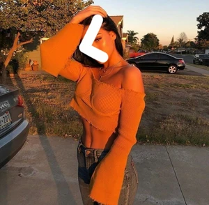 Tröja från Gina - Min favorit tröja i sommras! Nu har jag tröttnat eller något haha. Hade inga bra bilder kontakta för bättre. 💕 