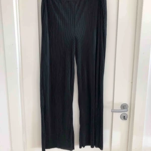  - Säljer dessa jätte sköna och fina byxor. Aldrig använda. Köparen står för frakt 🌸