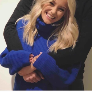  - Blå stickad polotröja från ginatricot 100kr exkl. frakt 