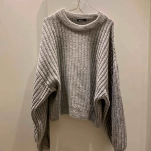  - stickad tröja från ginatricot. Frakt tillkommer 63kr