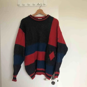  - Stickad vintage tröja från Hugo Boss i olika färger. Frakt tillkommer