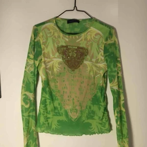  - Ball tröja med tryck framtill. Köparen står för frakt🦋