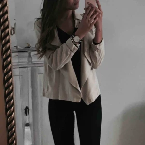  - Superfin jacka från Zara i tunt material.