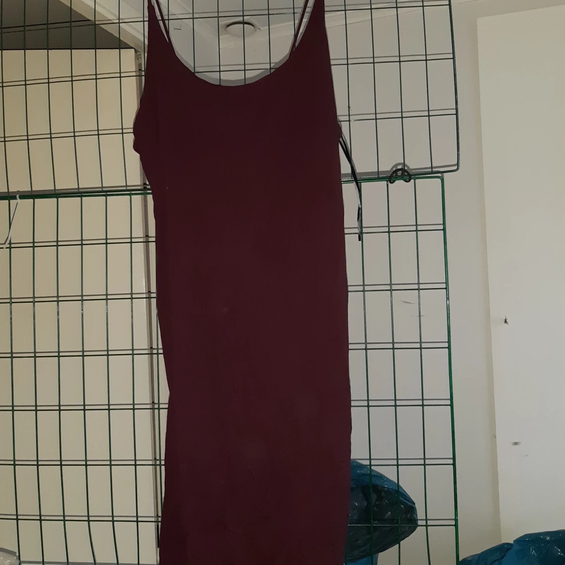 Vinröd klänning