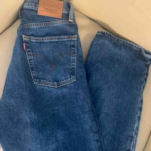  - Säljer då jag gått upp i vikt och dem är för små för mig:) men väldigt fina och hann inte använda dem så mycket😅  Modell, Ribcage straight 