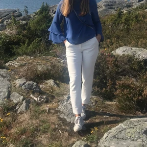 Vita kostymbyxor från VEROMODA - 🤍 Ett par vita kostymbrallor från veromoda i storlek 38! Något för stora för mig, använda ett fåtal gånger. Otroligt sköna och inte genomskinliga alls 🤍