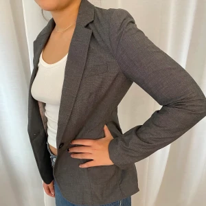 Grå kavaj - Passar S-M