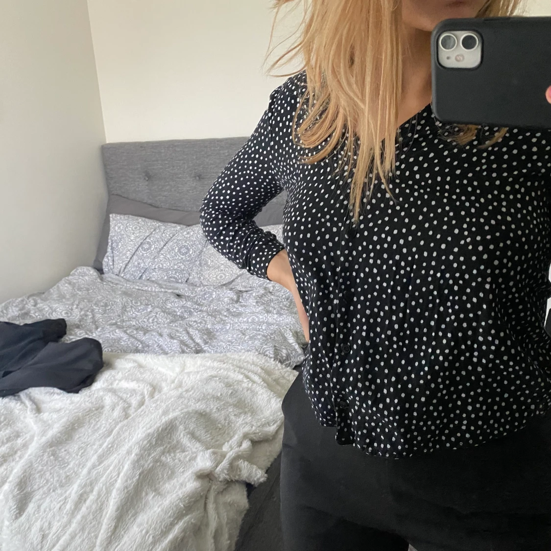 Prickig skjorta/blus i storlek S - 90