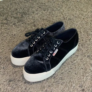 Superga 2790 VELVETPCHENILLEW GREY - Superga 2790 VELVETPCHENILLEW GREY, platå, storlek 41, använda 1 gång, blå/grå. 