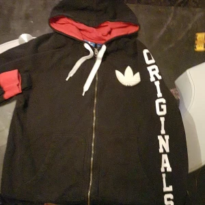 Adidas Limit Edition  - Köpt i Italien Adidas butiken för 2 år sen inte använd så många gånger 