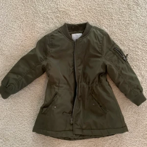 Strl 92 H&M - Höst/vår jacka strl 92 från H&M unisex 