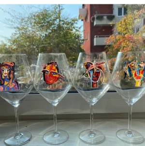 Carolina gynning vinglas - Aldrig använda Carolina gynning vinglas mest haft dom som prydnad. Tyvärr finns inte kartongerna med men dom är i fint skick!