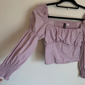 Blus - Säljer denna puffärmsblus från hm, felfri & endast använd 1 gång