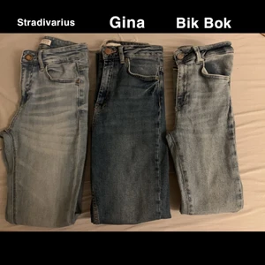 3 par jeans för 150 kr - Säljer dessa 3 par blåa jeans, alla i storlek 34 (gina tricot är i s. 36 men tycker att dom är väldigt små för att vara 36:or) då dom inte kommer till användning. Alla är i jättebra skick, inga sprickor eller missfärgningar. PRIS GÅR ATT DISKUTERAS + skriv privat om du vill se fler bilder. Köparen står för frakt💕 ALLA TRE PAR FÖR 150 kr.
