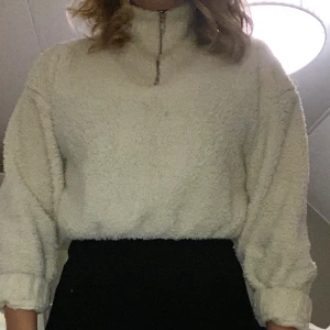 Fin tröja från Gina  - Jätteskön och mysig tröja från Gina. Bra skick! Säljer på grund av att jag har två 