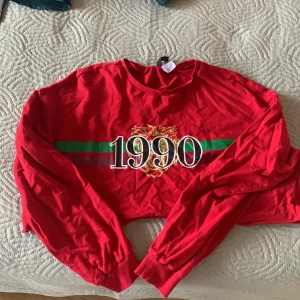 Magtröja strl L-M - Har använt några gånger men ej sliten! Stlr är runt L-M kan passa för båda. Skit snygg att ha med söndriga byxor! 