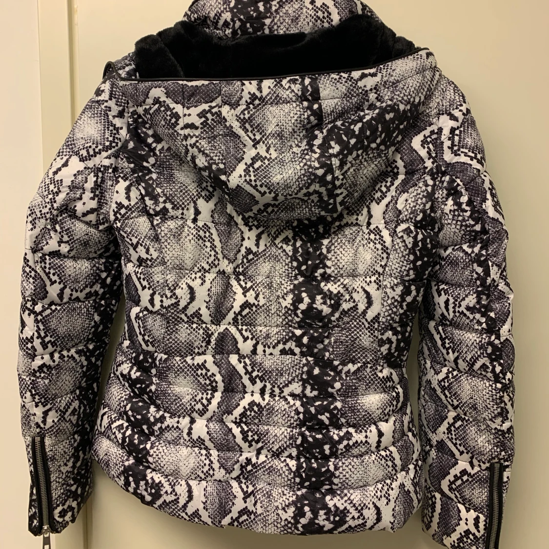 Jacka i ormskinnsmöster - 90