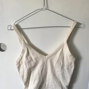 Ribbat benvitt linne  - Topp från monki, superfin!! 