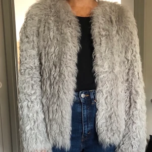 Twist & Tango ulljacka  - Långhårig ulljacka. Sparsamt använd. Mycket gott skick. 