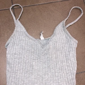 Topp  - Hämtas i Malmö, kan skickas, köpare står för frakt.