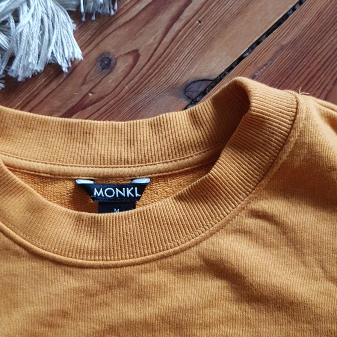 Gul/orange oversize sweater från Monki - 91