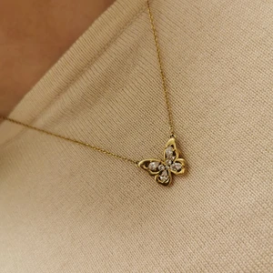 Halsband med fjäril - Ett halsband med en fjäril som motiv. 50kr inklusive frakt. 