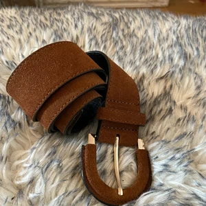 Läderskärp i storlek S från HM - Brunt skärp i riktigt läder från hm 