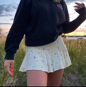 Kjol - Säljer min fina kjol som passar xs-s, kom gärna med egna bud