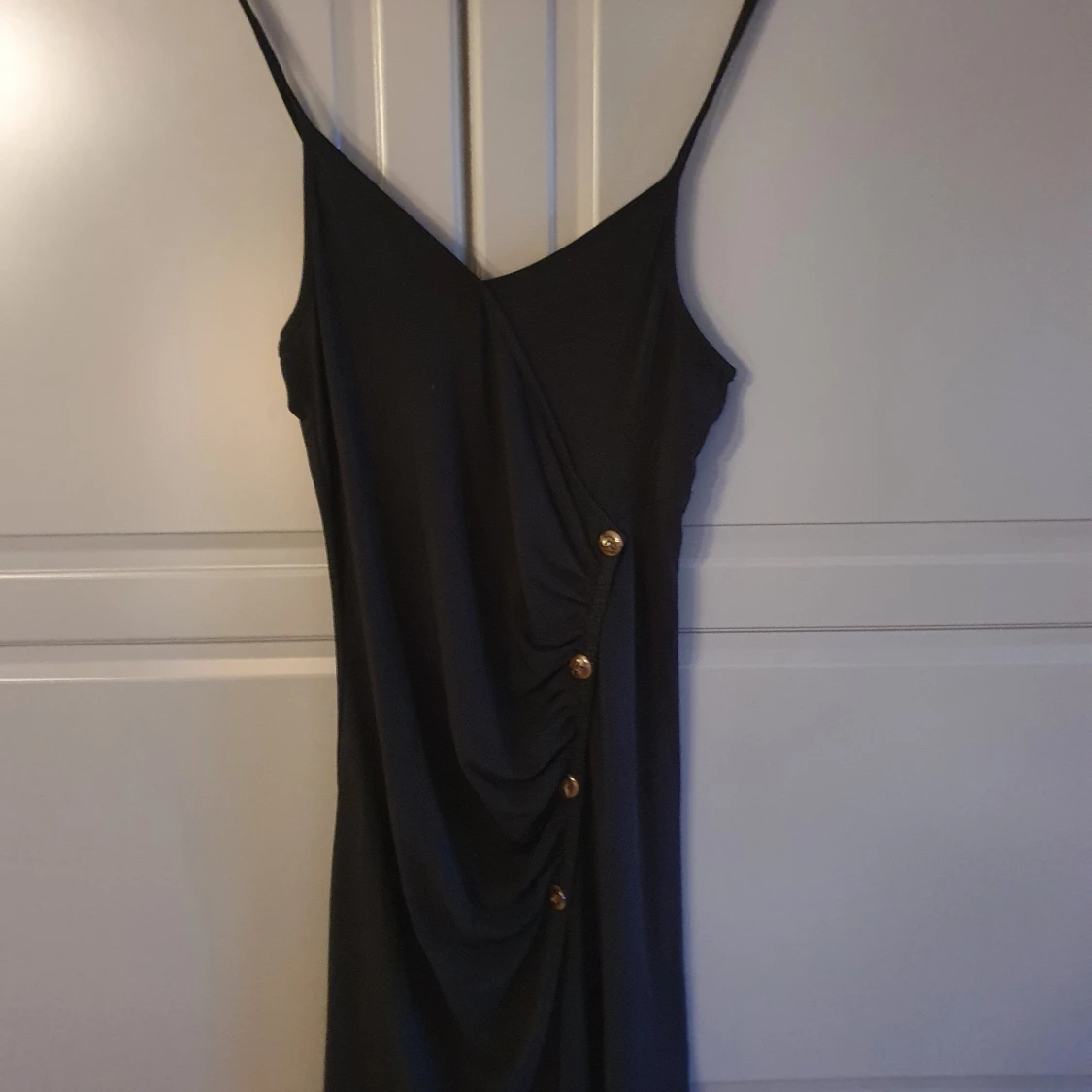 Klänning från Nelly med slits - 90