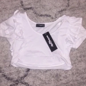 Tröja   - Säljer en ny super fin Croopad tröja!  Helt oanvänd. Säljer då den var förstor för mig som i vanligafall har storlek XS. Ny pris: 149kr