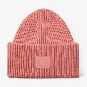 Säljer min acne mössa som är andvänd fåtal gånger  - Vill inte ha min acne mössa längre därför säljer jag den, fint skick köpt dena höst.