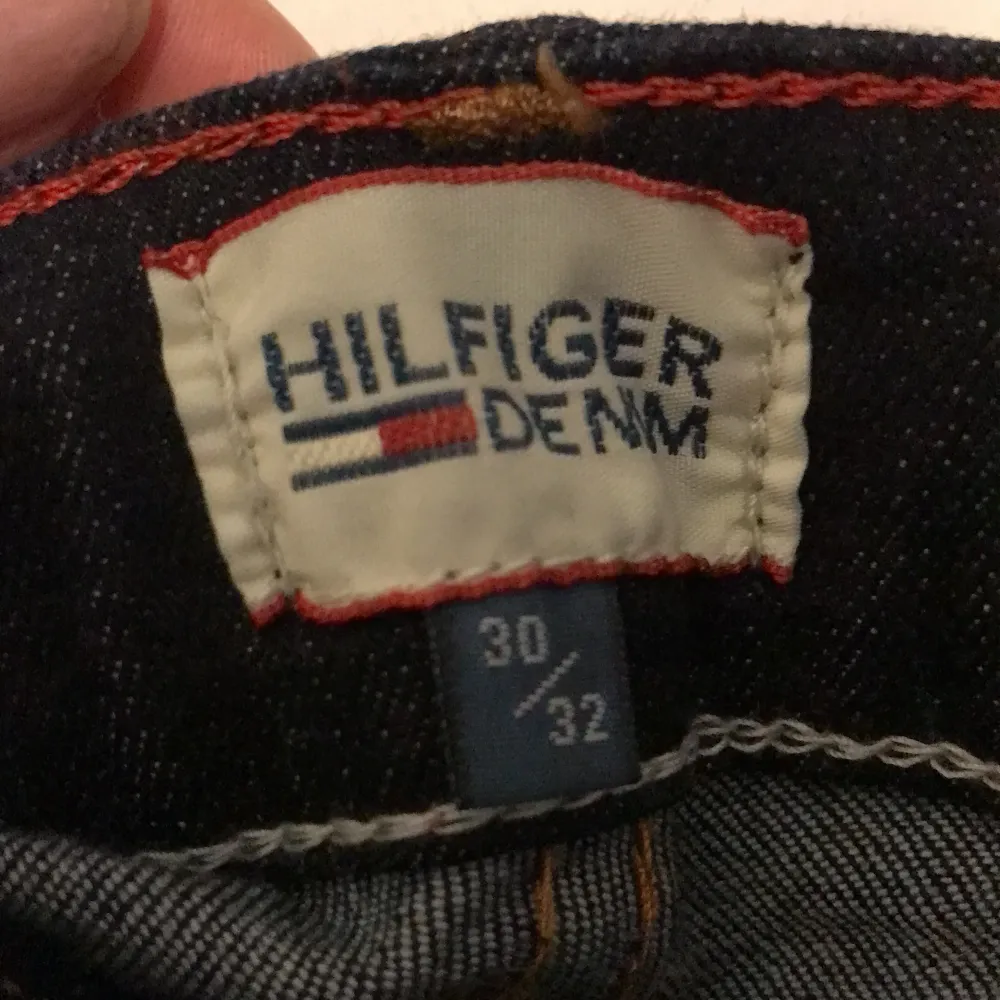 Ett par mörk blåa jeans i storlek 30/32.  Säljer för att dom är för korta i benen. Jag är 165. Du betalar frakten. Jeans & Byxor.