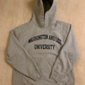 Vintage champion University hoodie - University hoodie i size M i fint skick passar S/M
