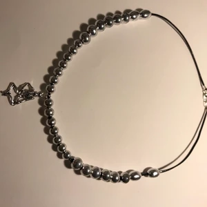 Skelett sett med örhängen och halsband  - Kan köpas separat eller som ett sett. Silver skelett:) 35kr kostar båda enskilt så ifall man vill ha det som ett sett kostar det 70kr