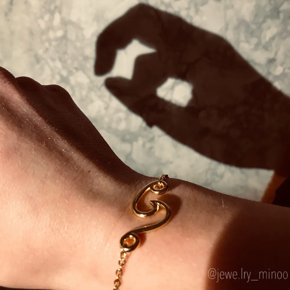 ༄Wave bracelet༄ (guld/silver) ••••kolla in mina andra smycken💞! Frakten blir 15kr hur mkt du än köper✨. Accessoarer.