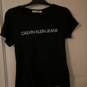 T-shirt - En fin tröja, knappt använd! köparen står för frakten 