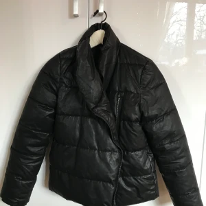 SOMSØE & SAMSØE jacka  - Jättesnygg SAMSØE & SAMSØE vinterjacka i storlek XS! Skriv för mer bilder!! ⭐️⭐️  350 kr 