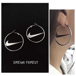 I sell this new nike earrings which is very cool✨✨