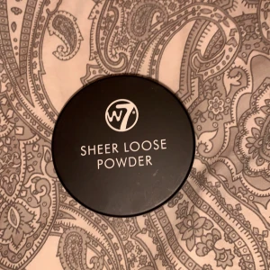 Smink - Aldrig använd pga fel färg orginal pris är 60kr