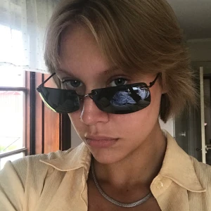 Superballa glajjor - Skitballa solglasögon! Stora på mig som har ett litet huvud😅😅 Men i övrigt skitsnygga🥰 FRI FRAKT :)