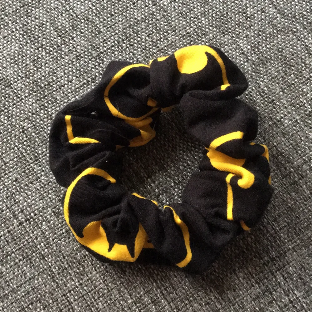 Säljer scrunchies för 25kr/st + 11kr frakt🥰🥰 hör av er om ni är intresserad av att köpa🦋🦋. Accessoarer.