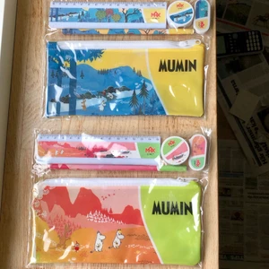 Mumin  - Helt nya söta Mumin pennskrin 😍😍 Aldrig öppnade! Komplett med tillhörande penna, pennvässare, sudd och linjal. 🌸🌟💗 Köp en för 30 eller båda för 50! Frakt är inkluderat🥰  OBS ROSA SÅLD