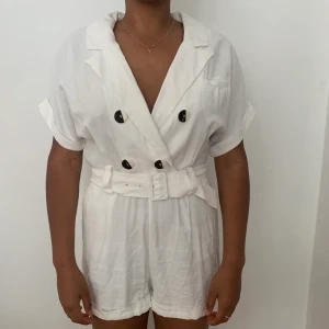 Jumpsuit  - Snygg sommar jumpsuit från Mango. Endast använd ett fåtal gånger! 