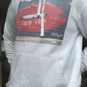 Thecoolelephant hoodie - Jättefin hoodie från the coolelephant. Några fläckar som jag tvättar bort innan den skickas. Budgivning, ledande bud: 160kr + frakt måste buda med minst 10kr!