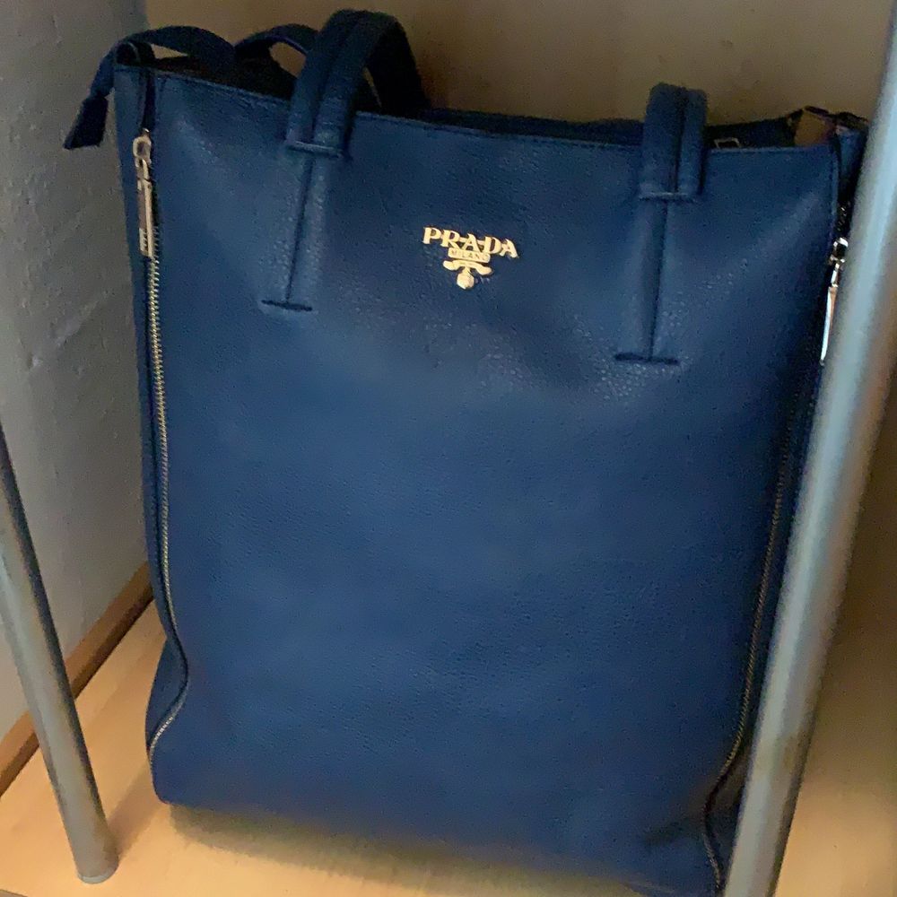 Väldig fin väska och den är ny skick💕 det är ingen fast pris dey är bara buda.. Väskor.