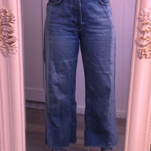 Fina jeans från mango. Stl 25/26 - Säljer dessa byxor jag köpte från Mango i februari pg av att jag känner att de är lite korta för mig som är 156 :) första gången jag har det problemet haha! 150+ frakt 